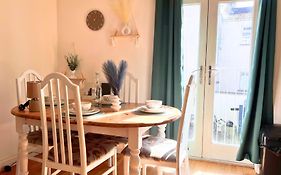 Urban Oasis Stylish Boho Flat In Bristol